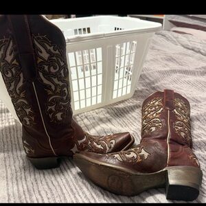 Elegant Burgundy Embroidered Cowboy Boots